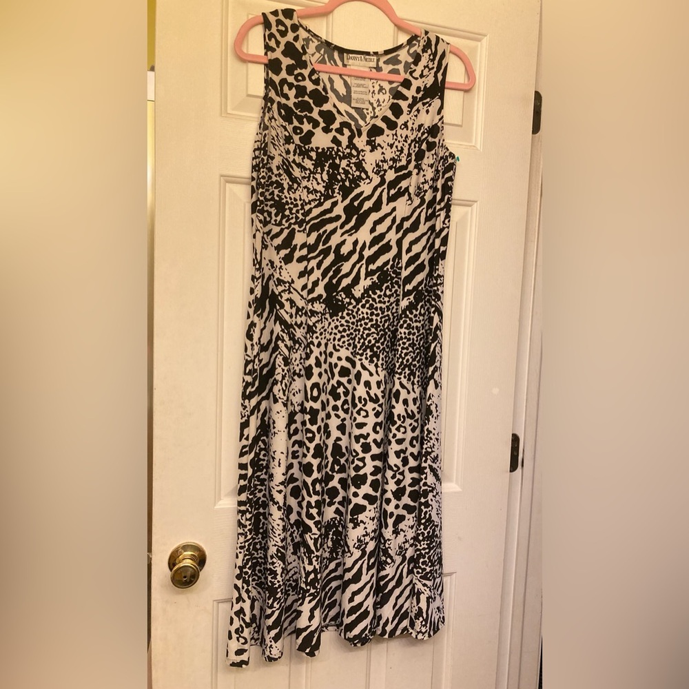 Danny & Nicole, size 12, cute animal print style dress